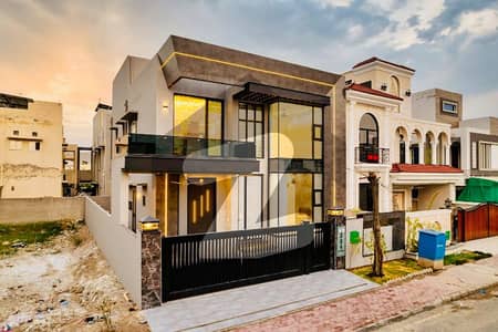 10 Marla Most Beautiful Designer House Available for Sale in Bahria Orchard Phase1 Central Block Main Boulevard