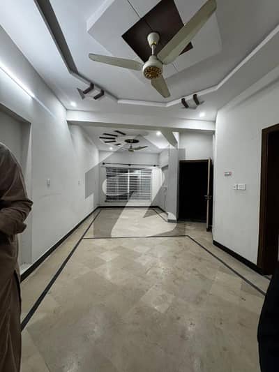 جی ۔ 13 اسلام آباد میں 3 کمروں کا 10 مرلہ زیریں پورشن 75.0 ہزار میں کرایہ پر دستیاب ہے۔