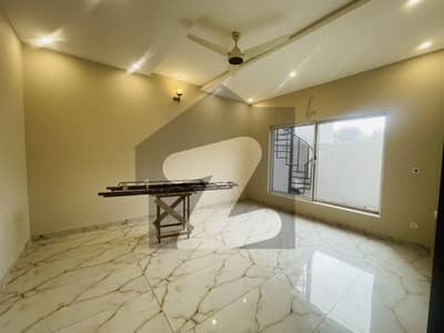 10 Marla House Available For Rent