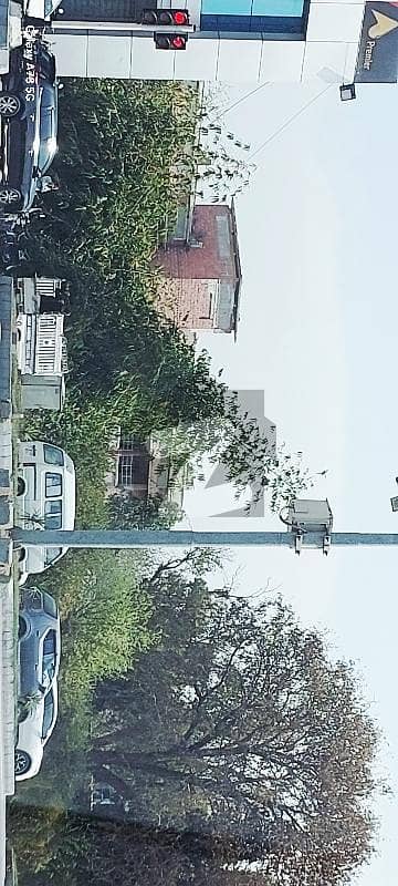 آفیسرز کالونی واہ میں 10 کمروں کا 6 کنال مکان 55.0 کروڑ میں برائے فروخت۔