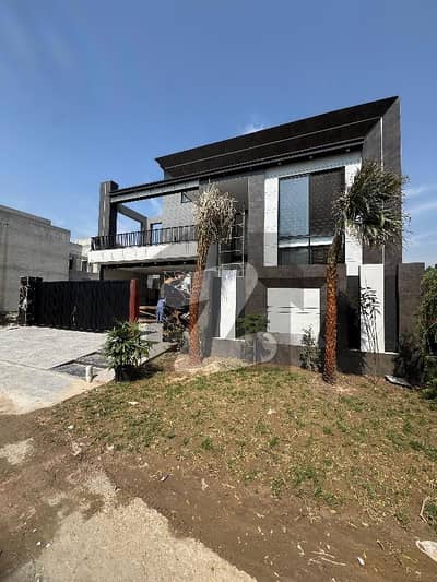 LUXURIOUS 1 KANAL BRAND NEW SECOND CORNER HOUSE WITH MODERN ELEVATION AVAILABLE FOR SALE IN PRIME LOCATION OF IEP ENGINEERING TOWN