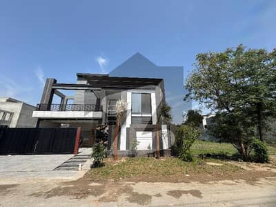 واپڈا ٹاؤن فیز 1 - بلاک ای1 واپڈا ٹاؤن فیز 1,واپڈا ٹاؤن,لاہور میں 7 کمروں کا 1 کنال مکان 6.5 کروڑ میں برائے فروخت۔