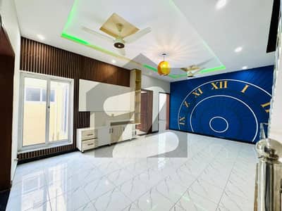 بحریہ ٹاؤن فیز 8 ۔ ابو بکر بلاک بحریہ ٹاؤن فیز 8 ۔ سفاری ویلی,بحریہ ٹاؤن فیز 8,بحریہ ٹاؤن راولپنڈی,راولپنڈی میں 5 کمروں کا 7 مرلہ مکان 2.75 کروڑ میں برائے فروخت۔