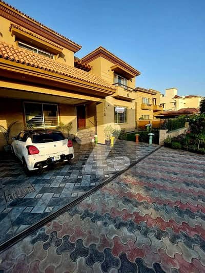 30 Marla Brand New Condition Ground Portion For Rent