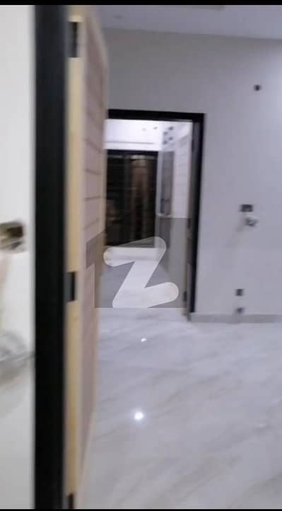 ایڈن بولیوارڈ ہاؤسنگ سکیم کالج روڈ,لاہور میں 2 کمروں کا 5 مرلہ زیریں پورشن 53.0 ہزار میں کرایہ پر دستیاب ہے۔