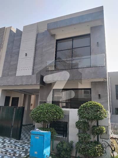 ڈی ایچ اے 9 ٹاؤن ۔ بلاک سی ڈی ایچ اے 9 ٹاؤن,ڈیفنس (ڈی ایچ اے),لاہور میں 3 کمروں کا 5 مرلہ مکان 97.0 ہزار میں کرایہ پر دستیاب ہے۔