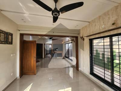 ڈی ایچ اے 11 رہبر لاہور میں 2 کمروں کا 12 مرلہ بالائی پورشن 80.0 ہزار میں کرایہ پر دستیاب ہے۔