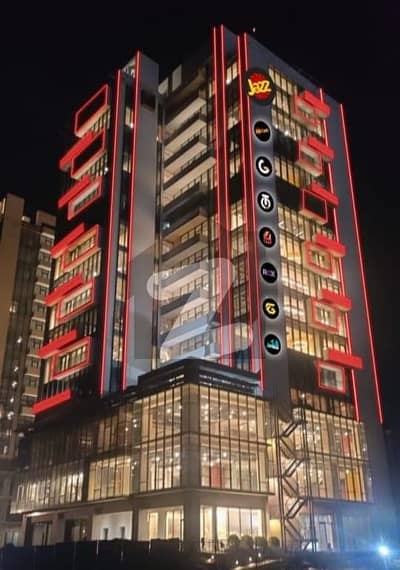 Corner Main Boulevard Facing