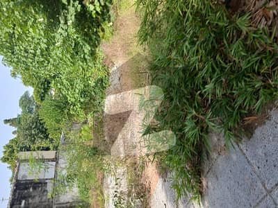 Cheap Corner Plot Available For Sale In F-7
