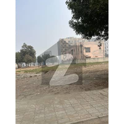 بحریہ ٹاؤن قائد بلاک بحریہ ٹاؤن سیکٹر ای,بحریہ ٹاؤن,لاہور میں 5 مرلہ کمرشل پلاٹ 8.6 کروڑ میں برائے فروخت۔