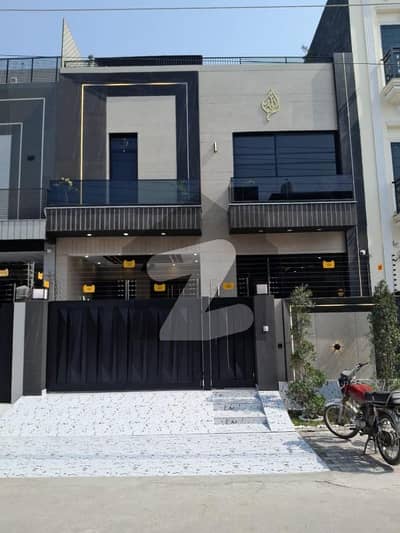 5 marla ultra modren design Prime Location In Central Park - Block A1 5 Marla House For sale . . .