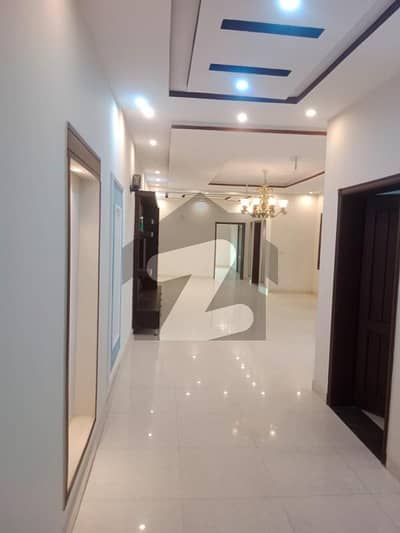 جوہر ٹاؤن فیز 2 جوہر ٹاؤن,لاہور میں 12 مرلہ عمارت 2.25 لاکھ میں کرایہ پر دستیاب ہے۔