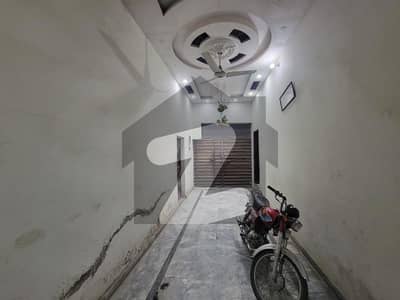 فتح گڑھ لاہور میں 4 کمروں کا 5 مرلہ مکان 1.75 کروڑ میں برائے فروخت۔