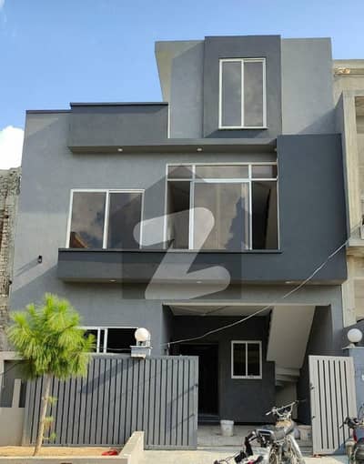 فیصل ہلز ۔ ایگزیکٹو بلاک فیصل ہلز,اسلام آباد میں 4 کمروں کا 5 مرلہ مکان 2.15 کروڑ میں برائے فروخت۔