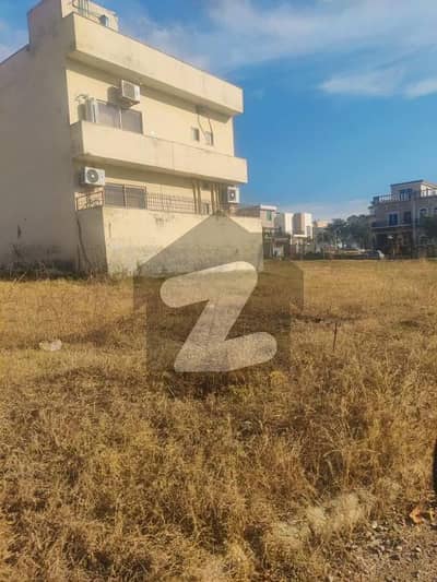 7 MARLA DEVELOP POSSESSION PLOT FOR SALE ON REASONABLE PRICE IN GULBERG GREEN ISLAMABAD