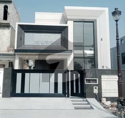 لیک سٹی ۔ سیکٹر ایم ۔ 3اے لیک سٹی,رائیونڈ روڈ,لاہور میں 7 کمروں کا 12 مرلہ مکان 6.7 کروڑ میں برائے فروخت۔