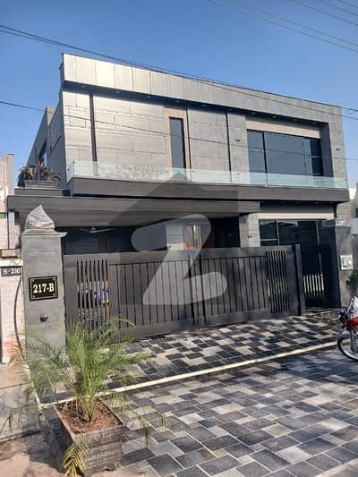 لیک سٹی میڈوز لاہور میں 5 کمروں کا 1 کنال مکان 7.75 کروڑ میں برائے فروخت۔