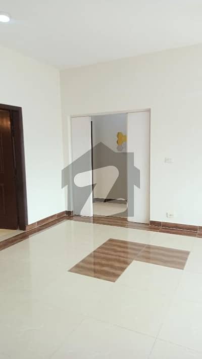 Installment payments plan 10 Marla 3 bed apartment available for sale in Askari 11 sec-B Lahore
