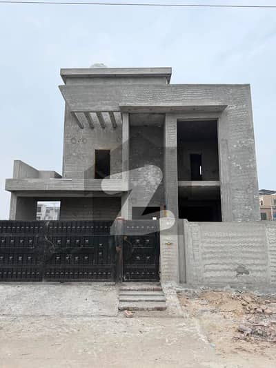 10 Marla Grey Structure For Sale in Lake City Lahore