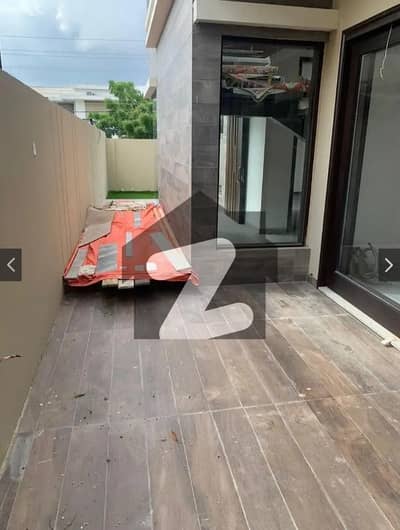 BLOCK 2 400 SQ YARDS STRUCTURE AVAILABLE FOR SALE