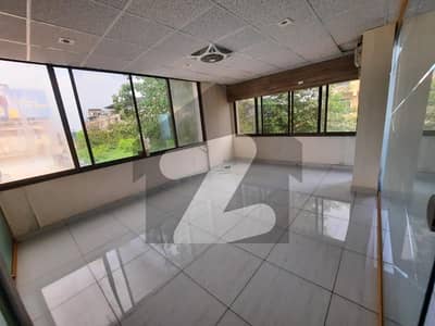 بلیو ایریا اسلام آباد میں 12 مرلہ دفتر 17.5 کروڑ میں برائے فروخت۔