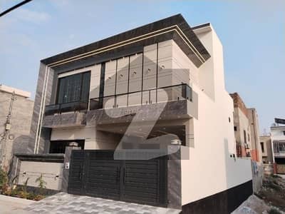 خیابانِ شیر سرگودھا میں 5 کمروں کا 8 مرلہ مکان 4.5 کروڑ میں برائے فروخت۔