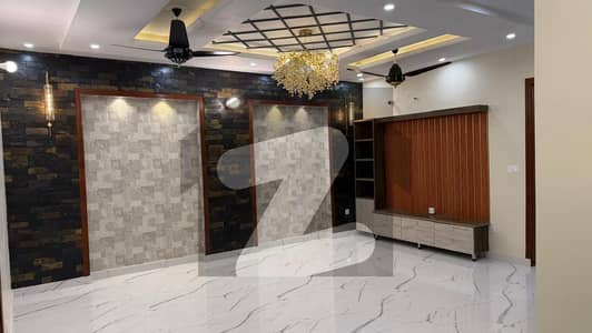 آئی ای پی انجنیئرز ٹاؤن ۔ بلاک بی 1 آئی ای پی انجنیئرز ٹاؤن ۔ سیکٹر اے,آئی ای پی انجینئرز ٹاؤن,لاہور میں 6 کمروں کا 10 مرلہ مکان 3.9 کروڑ میں برائے فروخت۔