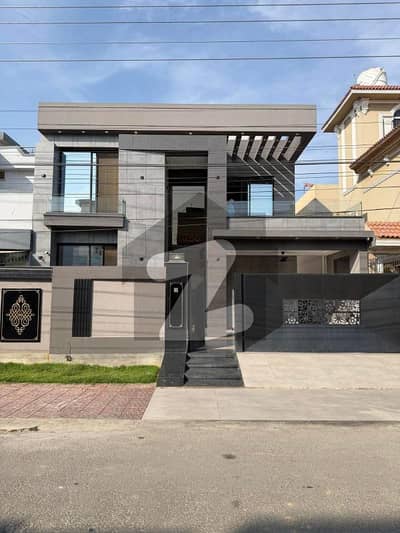 سینٹرل پارک ہاؤسنگ سکیم لاہور میں 5 کمروں کا 10 مرلہ مکان 3.55 کروڑ میں برائے فروخت۔