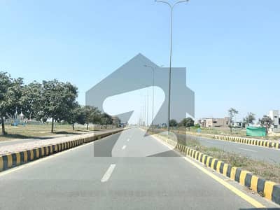 8 Marla Commercial Plot for Sale in DHA Lahore