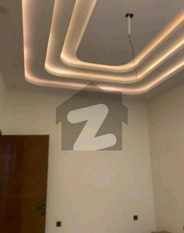 شہید ملت روڈ کراچی میں 4 کمروں کا 11 مرلہ بالائی پورشن 2.5 لاکھ میں کرایہ پر دستیاب ہے۔