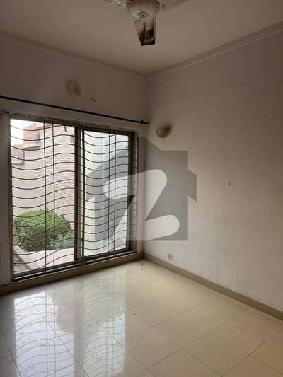 بحریہ ٹاؤن ۔ سفاری بلاک بحریہ ٹاؤن سیکٹر B,بحریہ ٹاؤن,لاہور میں 3 کمروں کا 5 مرلہ مکان 65.0 ہزار میں کرایہ پر دستیاب ہے۔