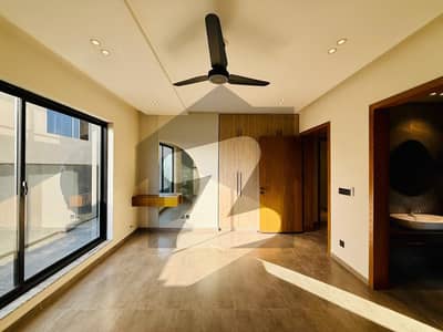 ایم پی سی ایچ ایس - بلاک ڈی ایم پی سی ایچ ایس ۔ ملٹی گارڈنز,بی ۔ 17,اسلام آباد میں 5 کمروں کا 10 مرلہ مکان 5.5 کروڑ میں برائے فروخت۔