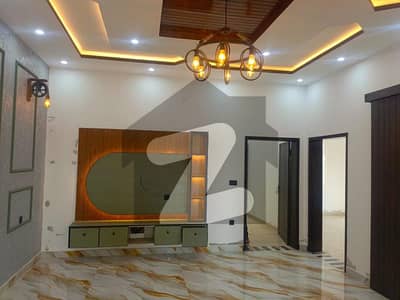 ایل ڈی اے ایوینیو لاہور میں 6 کمروں کا 10 مرلہ مکان 3.8 کروڑ میں برائے فروخت۔