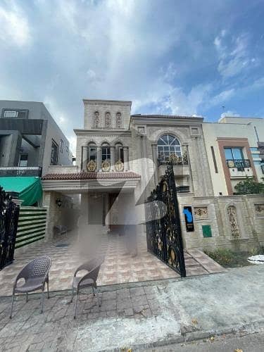 بحریہ ٹاؤن جاسمین بلاک بحریہ ٹاؤن سیکٹر سی,بحریہ ٹاؤن,لاہور میں 5 کمروں کا 10 مرلہ مکان 4.5 کروڑ میں برائے فروخت۔