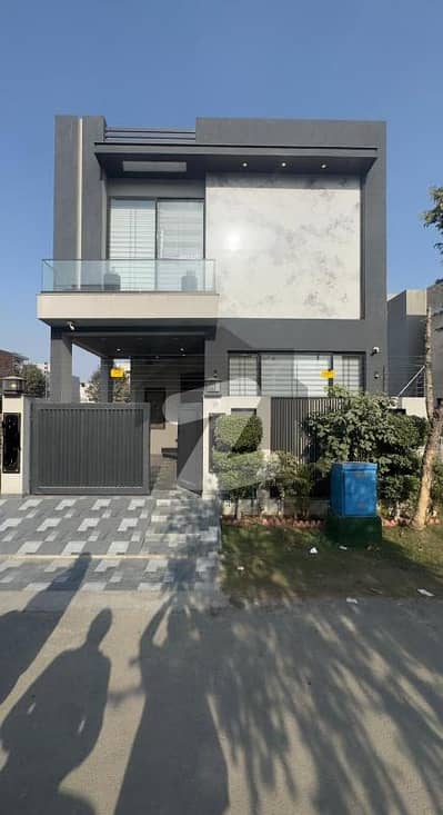 5 MARLA ELEGANT AND FULLY MAINTAINED SUPER HOT LOCATED BUNGALOW IS AVAILABLE IN THE BEST BLOCK OF DHA LAHORE.