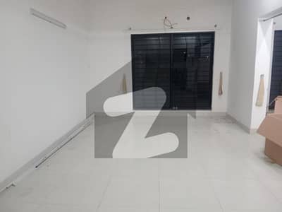 ڈی ایچ اے فیز 8 - بلاک ایس فیز 8,ڈیفنس (ڈی ایچ اے),لاہور میں 3 کمروں کا 1 کنال زیریں پورشن 1.49 لاکھ میں کرایہ پر دستیاب ہے۔