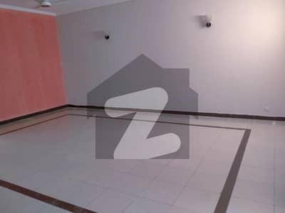 10 Marla House Available For Rent In Bahria Town Phase 2