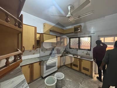 2 bed upper portion available for rent in lalazar Tulsa road near PSO pump prime location