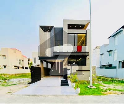 5 MARLA MODERN HOUSE FOR SALE IN DHA 9 TOWN.