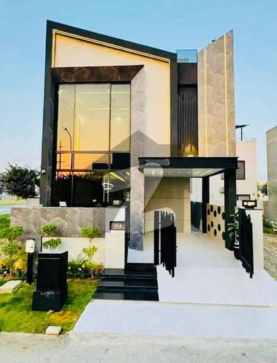 ڈی ایچ اے 9 ٹاؤن ڈیفنس (ڈی ایچ اے),لاہور میں 3 کمروں کا 5 مرلہ مکان 2.2 کروڑ میں برائے فروخت۔