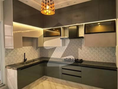 ایڈن ویلی فیصل آباد میں 4 کمروں کا 7 مرلہ مکان 4.25 کروڑ میں برائے فروخت۔