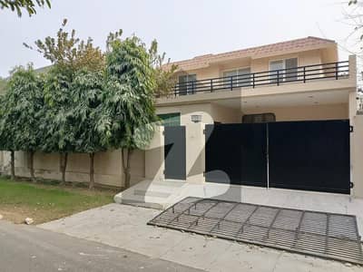 ڈی ایچ اے فیز 2 ڈیفنس (ڈی ایچ اے),لاہور میں 5 کمروں کا 1 کنال مکان 2.2 لاکھ میں کرایہ پر دستیاب ہے۔