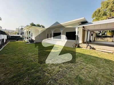 ایف ۔ 6 اسلام آباد میں 4 کمروں کا 2 کنال مکان 7.0 لاکھ میں کرایہ پر دستیاب ہے۔