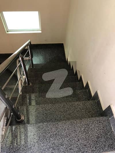 سی بی آر ٹاؤن اسلام آباد میں 4 کمروں کا 7 مرلہ مکان 1.2 لاکھ میں کرایہ پر دستیاب ہے۔