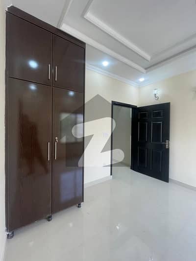 پاک عرب ہاؤسنگ سوسائٹی لاہور میں 1 کمرے کا 3 مرلہ فلیٹ 30.0 ہزار میں کرایہ پر دستیاب ہے۔