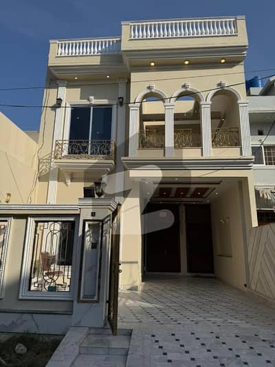 وینس ہاؤسنگ سکیم لاہور میں 7 مرلہ مکان 2.49 کروڑ میں برائے فروخت۔