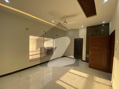 پی ایچ اے ایف آفیسرز ریزڈینسیا کوری روڈ,اسلام آباد میں 4 کمروں کا 8 مرلہ زیریں پورشن 72.0 ہزار میں کرایہ پر دستیاب ہے۔