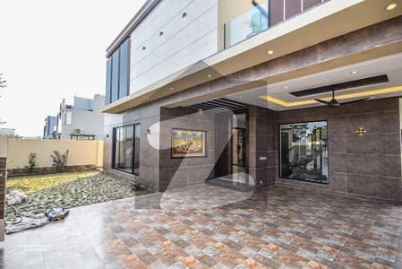 ڈی ایچ اے فیز 7 - بلاک ٹی فیز 7,ڈیفنس (ڈی ایچ اے),لاہور میں 5 کمروں کا 1 کنال مکان 8.5 کروڑ میں برائے فروخت۔