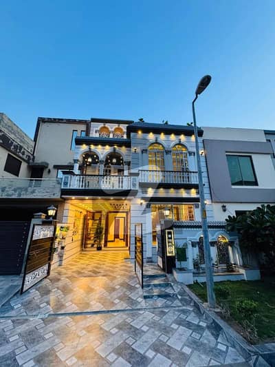 بحریہ ٹاؤن جناح بلاک بحریہ ٹاؤن سیکٹر ای,بحریہ ٹاؤن,لاہور میں 3 کمروں کا 6 مرلہ مکان 2.14 کروڑ میں برائے فروخت۔