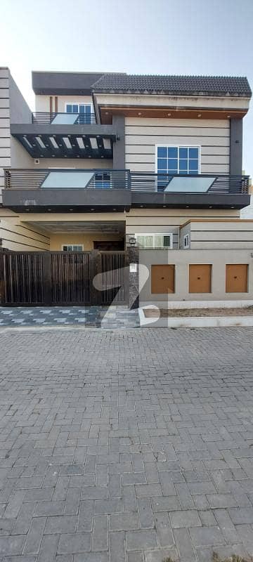 ڈائمنڈ سٹی غالب روڈ,سیالکوٹ میں 4 کمروں کا 6 مرلہ مکان 2.7 کروڑ میں برائے فروخت۔